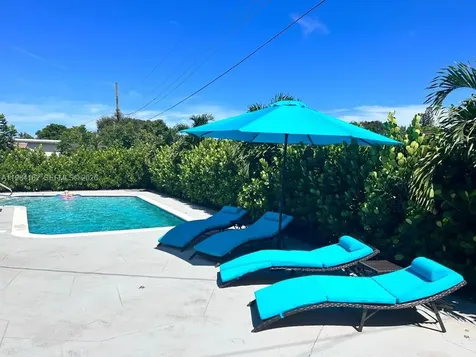 6900 SW 3rd Street Pembroke Pines FL 33023