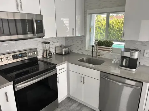 6900 SW 3rd Street Pembroke Pines FL 33023
