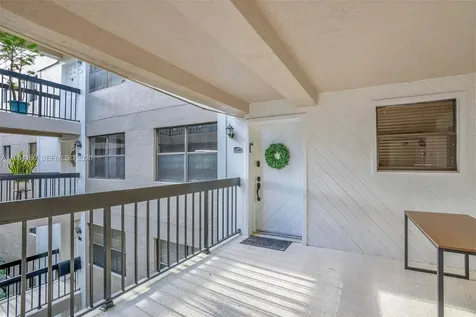 605 Ives Dairy Road Miami FL 33179
