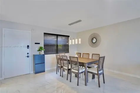 605 Ives Dairy Road Miami FL 33179