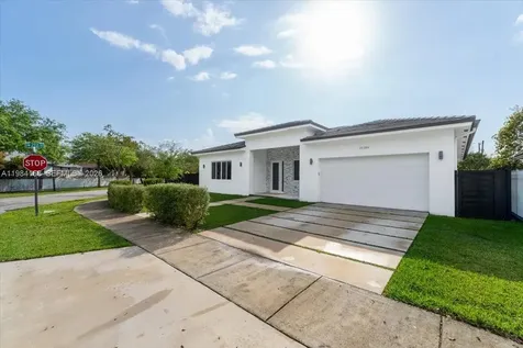 21205 Ingraham Avenue Road Cutler Bay FL 33189