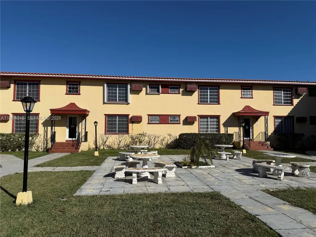 617 SW 11th Street Miami FL 33129