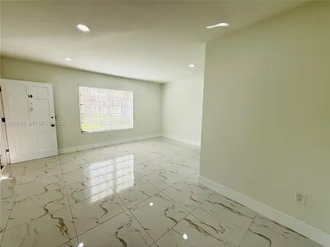 617 SW 11th Street Miami FL 33129