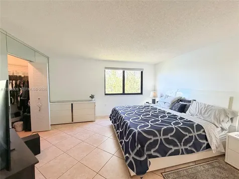 10233 NW 9 Street Miami FL 33172