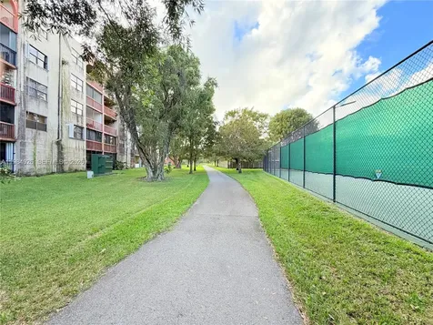 10233 NW 9 Street Miami FL 33172