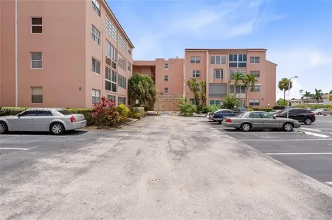 2841 Somerset Drive Lauderdale Lakes FL 33311