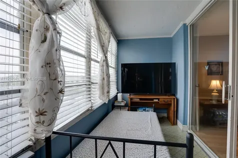 2841 Somerset Drive Lauderdale Lakes FL 33311