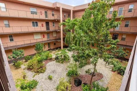2841 Somerset Drive Lauderdale Lakes FL 33311
