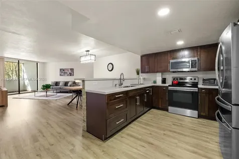 10852 N Kendall Drive Miami FL 33176