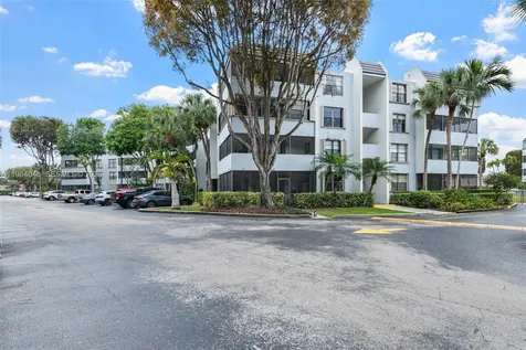 10852 N Kendall Drive Miami FL 33176