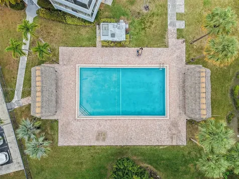 10852 N Kendall Drive Miami FL 33176