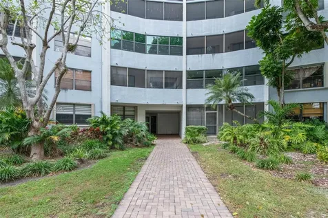 10852 N Kendall Drive Miami FL 33176
