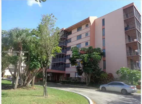 20850 San Simeon Way Miami FL 33179