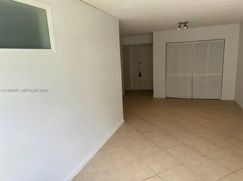 20850 San Simeon Way Miami FL 33179