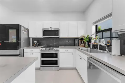 617 SW 11th Street Florida City FL 33034