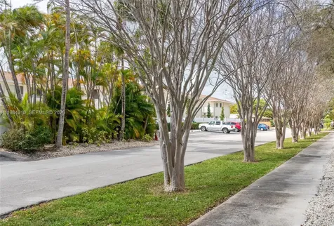 1872 NE 46th Street Fort Lauderdale FL 33308