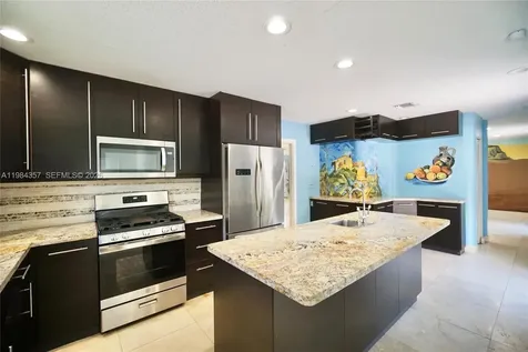 851 N 11th Avenue Hollywood FL 33019
