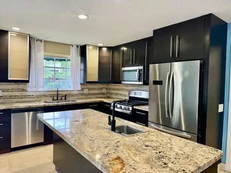 851 N 11th Avenue Hollywood FL 33019