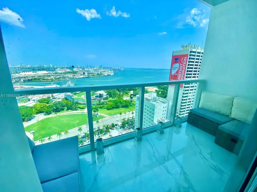 253 NE 2nd Street Miami FL 33132