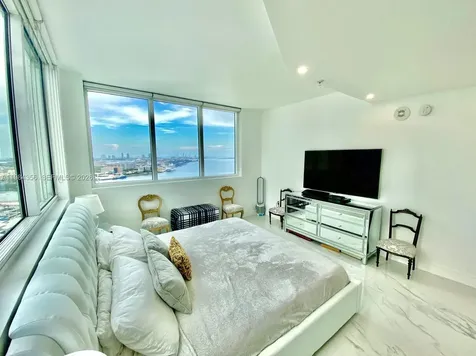 253 NE 2nd Street Miami FL 33132