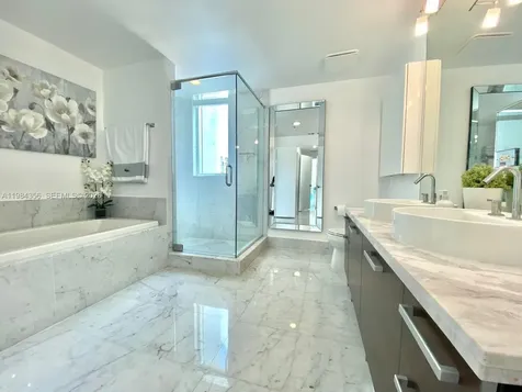 253 NE 2nd Street Miami FL 33132