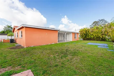 2791 Village Green Drive Miami FL 33175