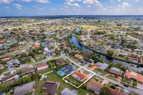 2791 Village Green Drive Miami FL 33175