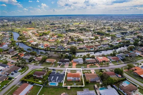 2791 Village Green Drive Miami FL 33175