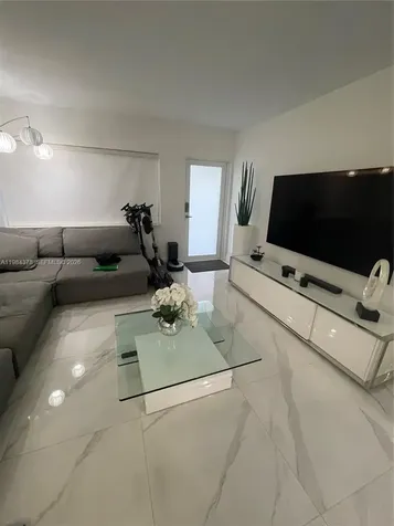 926 Michigan Avenue Miami Beach FL 33139