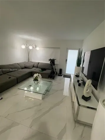 926 Michigan Avenue Miami Beach FL 33139