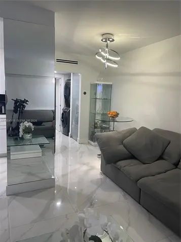 926 Michigan Avenue Miami Beach FL 33139