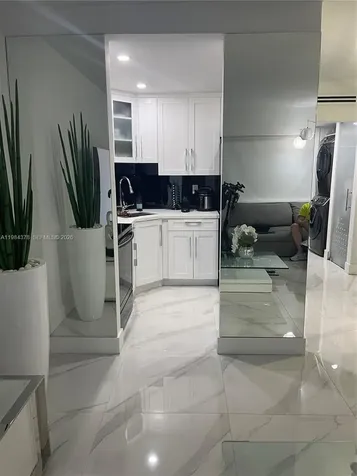926 Michigan Avenue Miami Beach FL 33139