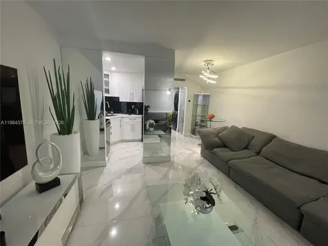 926 Michigan Avenue Miami Beach FL 33139