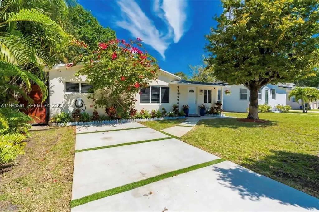 222 SW 7th Street Dania Beach FL 33004