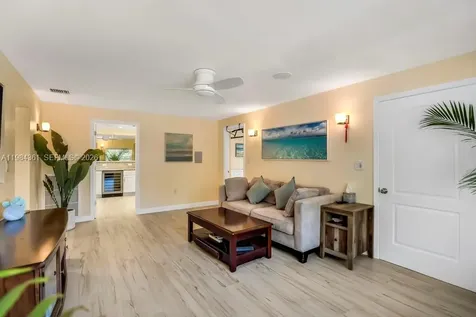 222 SW 7th Street Dania Beach FL 33004