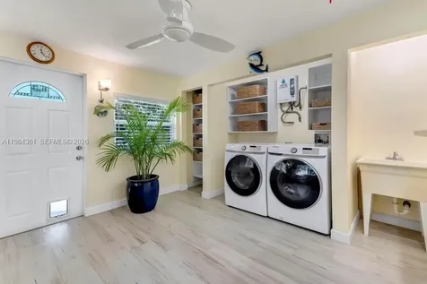 222 SW 7th Street Dania Beach FL 33004