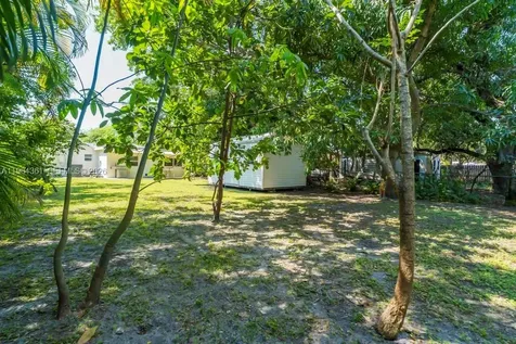 222 SW 7th Street Dania Beach FL 33004