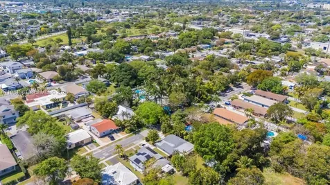 222 SW 7th Street Dania Beach FL 33004