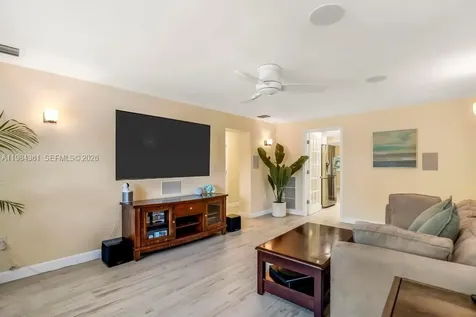 222 SW 7th Street Dania Beach FL 33004