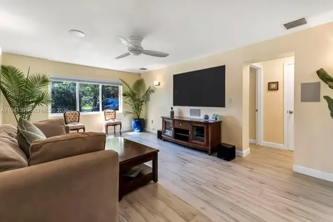 222 SW 7th Street Dania Beach FL 33004