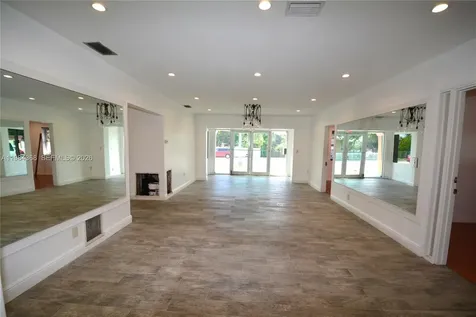 16921 NE 6th Avenue North Miami Beach FL 33162