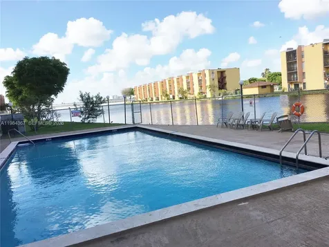 4721 NW 7th Street Miami FL 33126