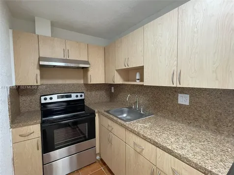 4721 NW 7th Street Miami FL 33126