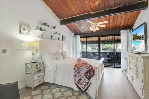 19220 NE 25th Avenue Miami FL 33180