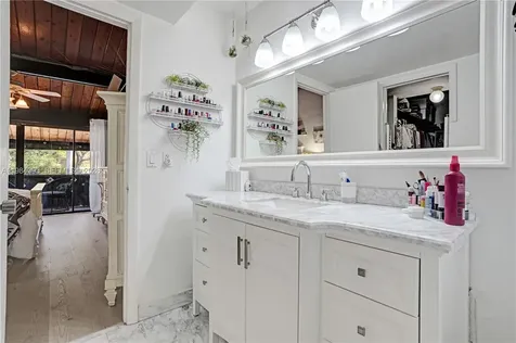 19220 NE 25th Avenue Miami FL 33180