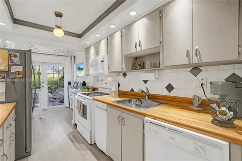 19220 NE 25th Avenue Miami FL 33180