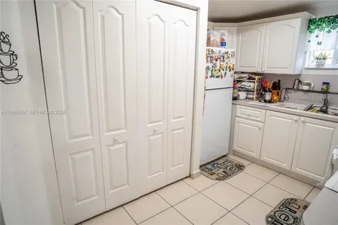 17425 NW 75th Place Hialeah FL 33015