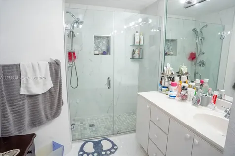 17425 NW 75th Place Hialeah FL 33015