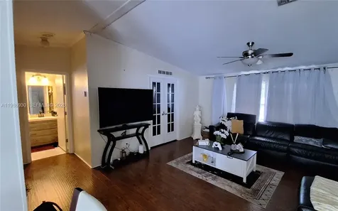 3240 SW 50 Terrace Davie FL 33314