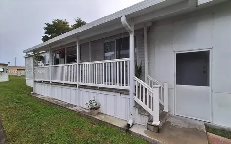 3240 SW 50 Terrace Davie FL 33314